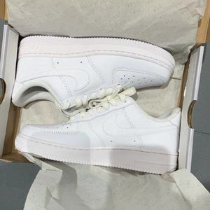 Women white Nike shoes